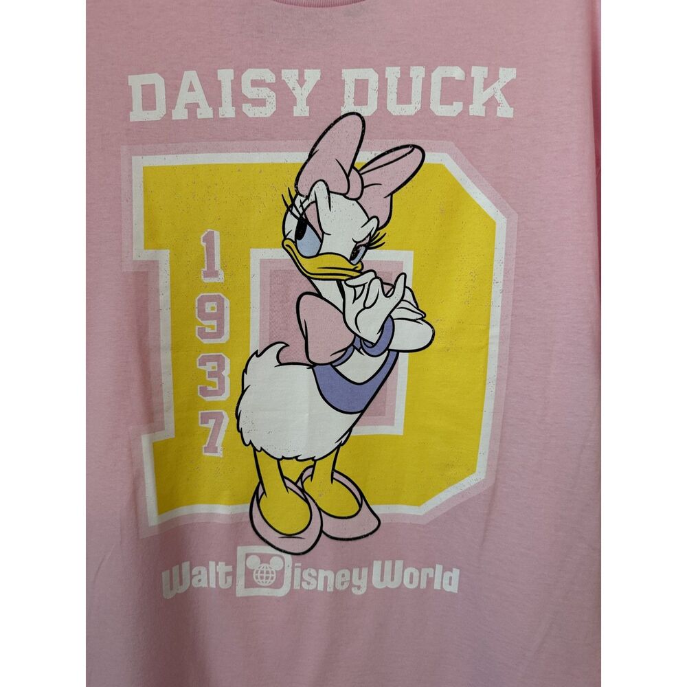 NWT Daisy Duck Walt Disney World Pink Graphic T-Shirt Medium Parks Tee